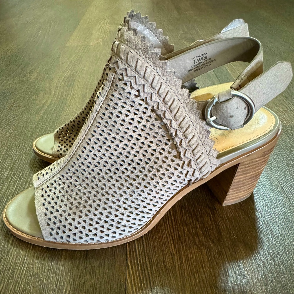 Vince Camuto Peep Toe Womens Heels Sz 7.5
